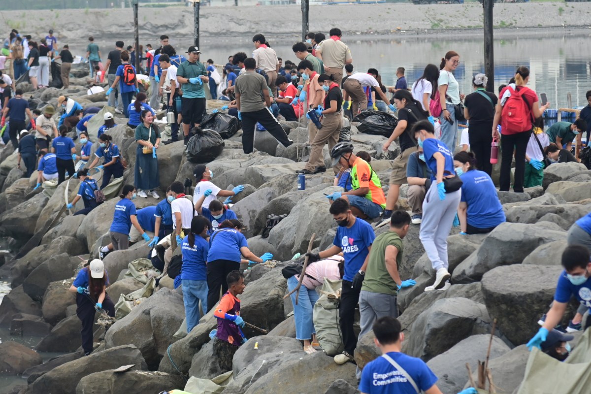 SM Cares marks World Oceans Day 2026 with coastal cleanup efforts for a waste-free&nbsp;future